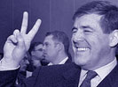Top-Manager Josef Ackermann in Siegerpose
